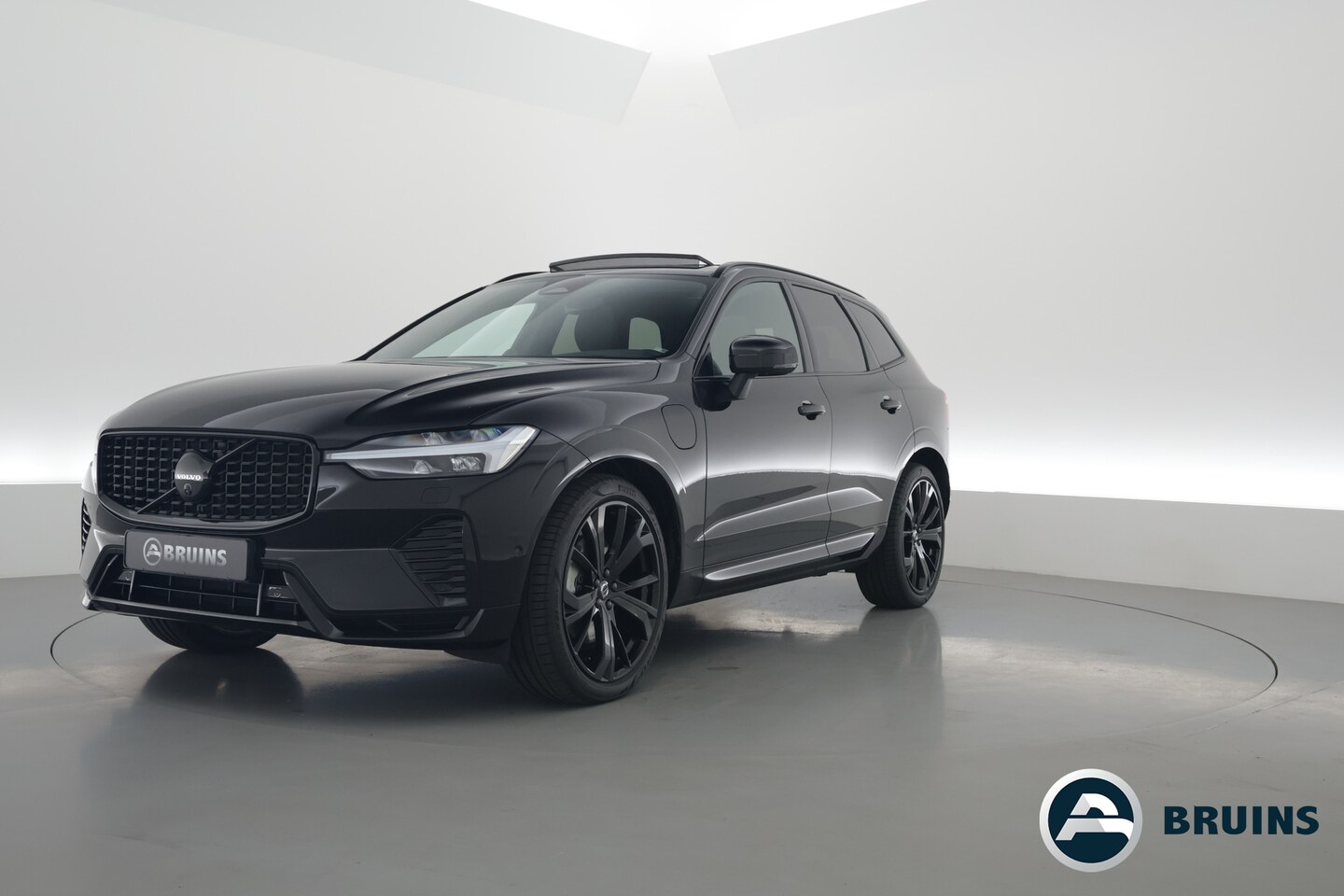 Volvo XC60 - T8 Recharge Ultimate Black Edition | Full option | Luchtvering | Massage | Bowers &Wilkins - AutoWereld.nl