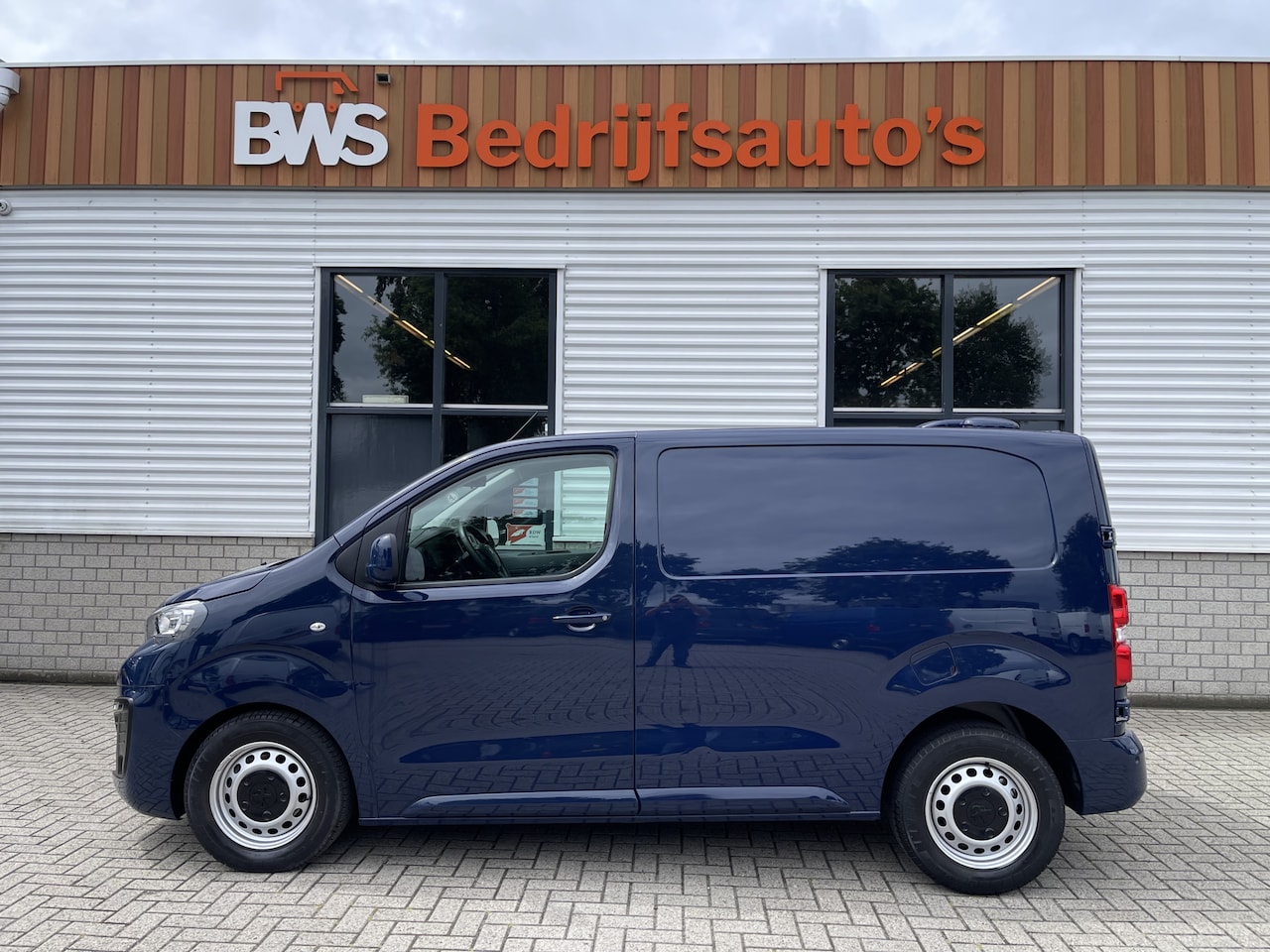 Peugeot Expert - 226C 1.6 BlueHDI 95 Premium / speciaal gebouwd voor honden vervoer / hondenauto / omvormer - AutoWereld.nl
