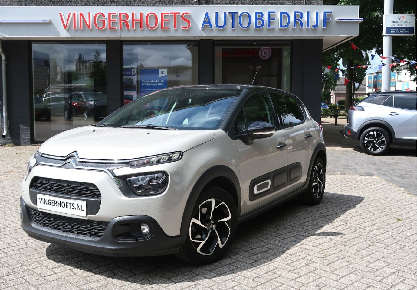 Citroën C3 - 110 Pk benzine * AUTOMAAT * 5-Deurs * HELE MOOIE * Navigatie * Trekhaak * Dodehoekbewaking - AutoWereld.nl