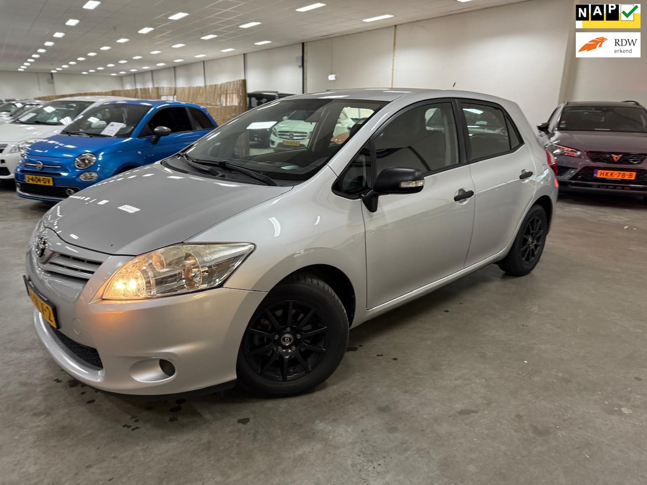 Toyota Auris - 1.6 Comfort / NIEUWE APK / NETTE AUTO / RIJDT SCHAKELT GOED - AutoWereld.nl