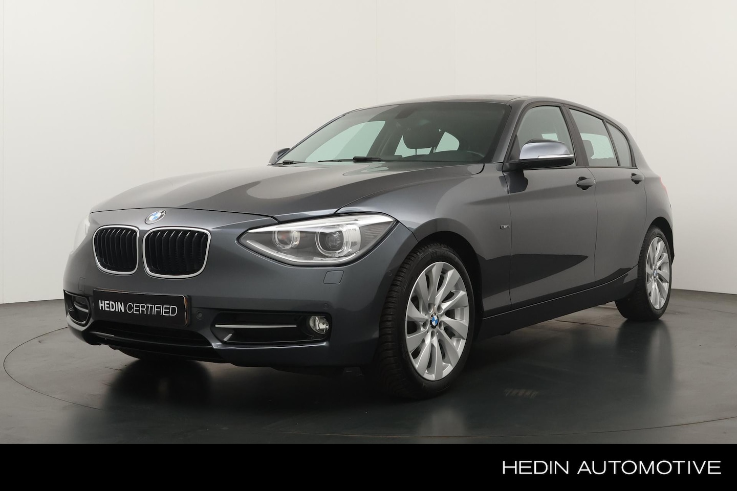 BMW 1-serie - 116i Business+ Automaat | Trekhaak | Navigatie | Elektrisch kantel/Schuifdak | Leder Bekle - AutoWereld.nl