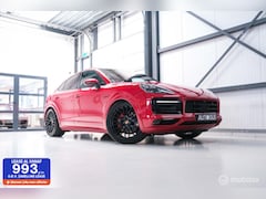 Porsche Cayenne Coupé - 3.0 E-Hybrid | Karmijn Rood | Sportchrono | NL auto | Trekhaak | Adaptive | Sportstoelen |