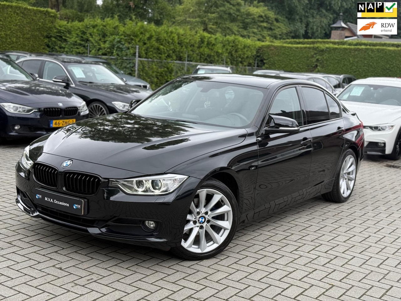 BMW 3-serie - 320i EfficientDynamics Edition Upgrade Edition Sport|Nieuwe Ketting + Klepseals|Leder|Navi - AutoWereld.nl