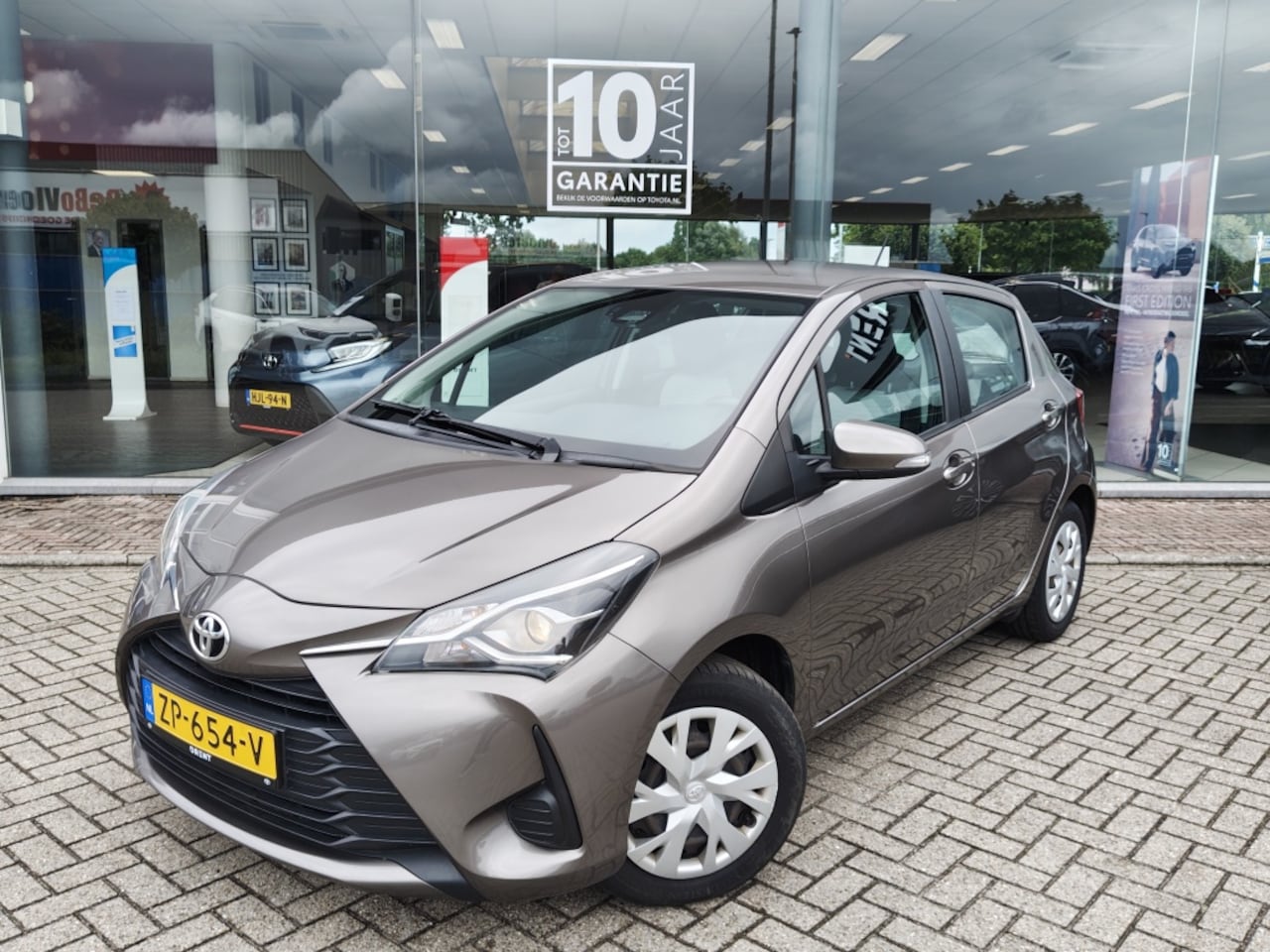 Toyota Yaris - 1.5 VVT-i Active | Navi | Cruise Control | Achteruitrijcamera - AutoWereld.nl