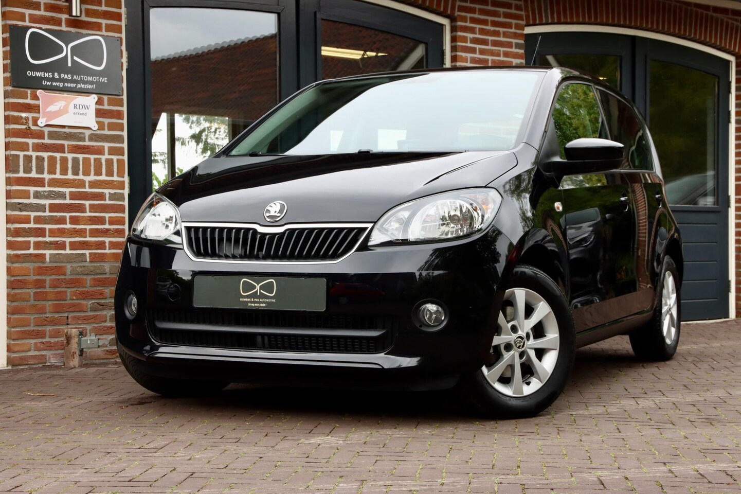 Skoda Citigo - 1.0 Greentech Ambition | 75 PK | NAVIGATIE | 2e EIGENAAR | STOELVERWARMING | AIRCO - AutoWereld.nl