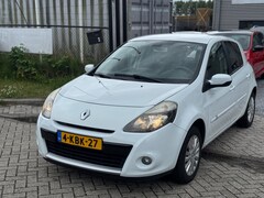 Renault Clio - 1.6 Night & Day Automaat Navi Clima