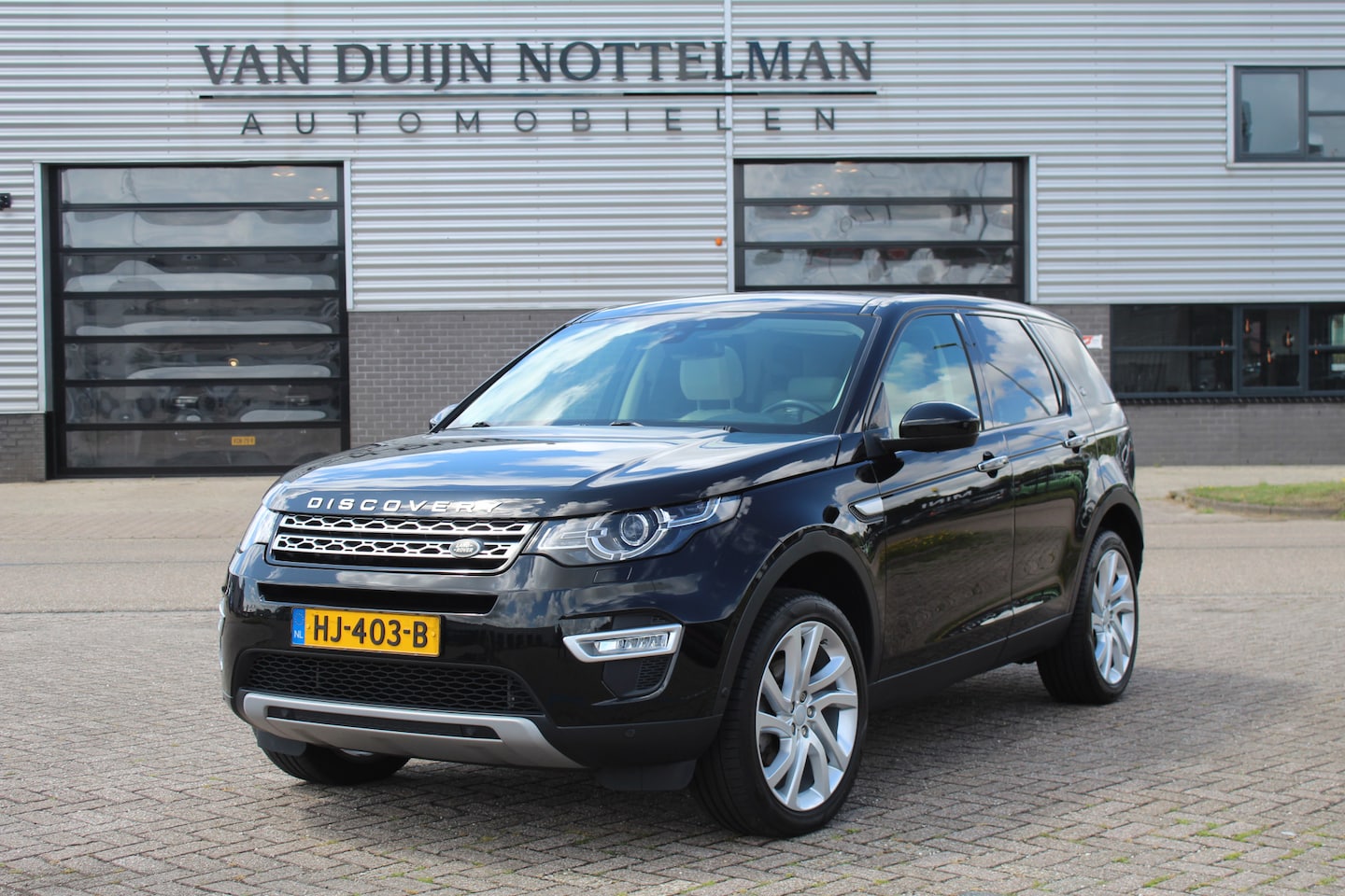 Land Rover Discovery Sport - 2.0 TD4 HSE Luxury / Panoramadak / Leer / N.A.P. - AutoWereld.nl