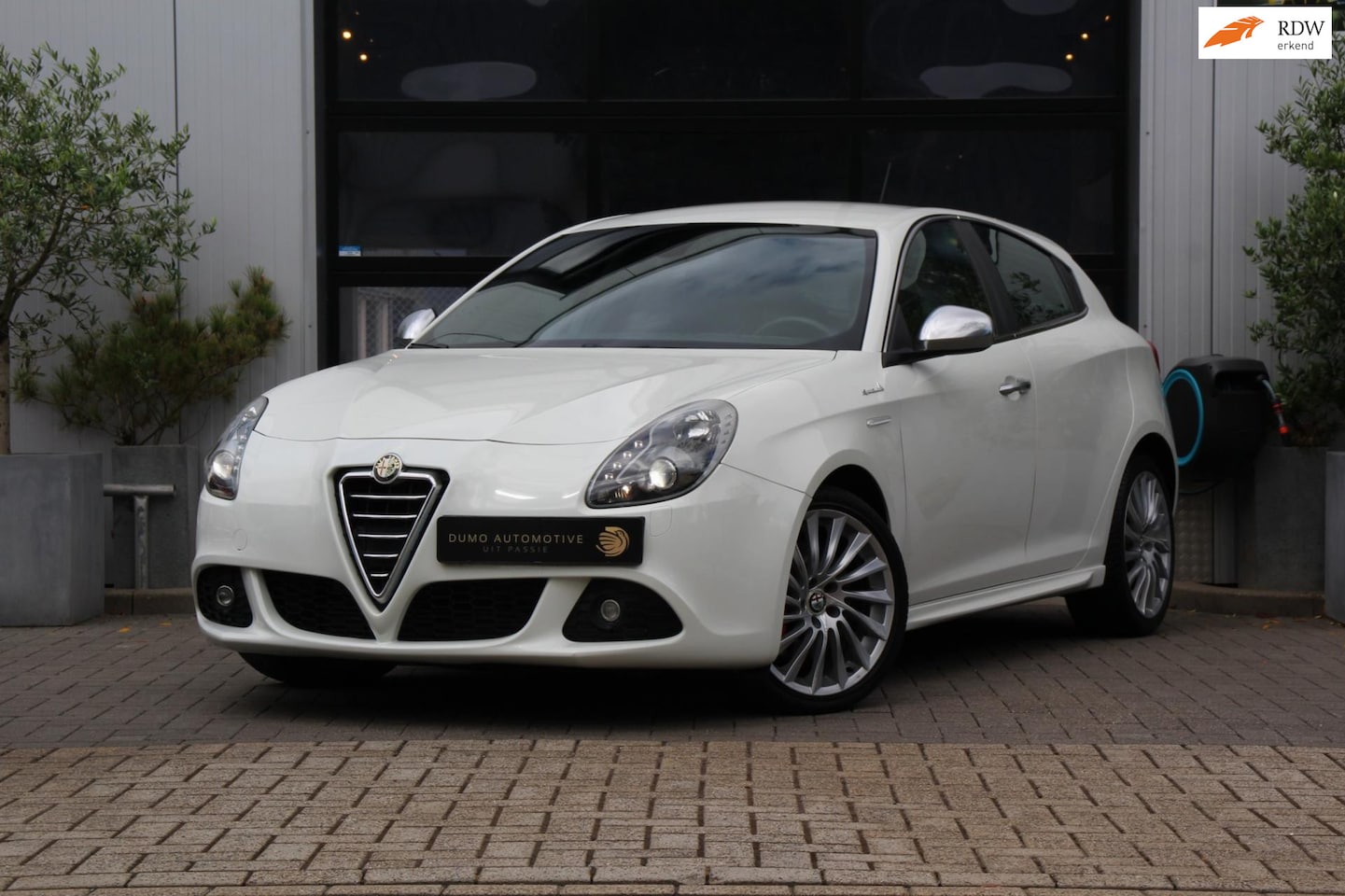 Alfa Romeo Giulietta - 1.4 T Turbo Sportiva TCT Automaat - XENON - LEDER - STOEL VERW - D.RIEM + W.P REC V.V.! - AutoWereld.nl