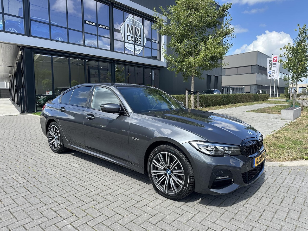 BMW 3-serie - 330e xDrive High Exec M Sport BMW 3-serie 330e xDrive High Executive - AutoWereld.nl