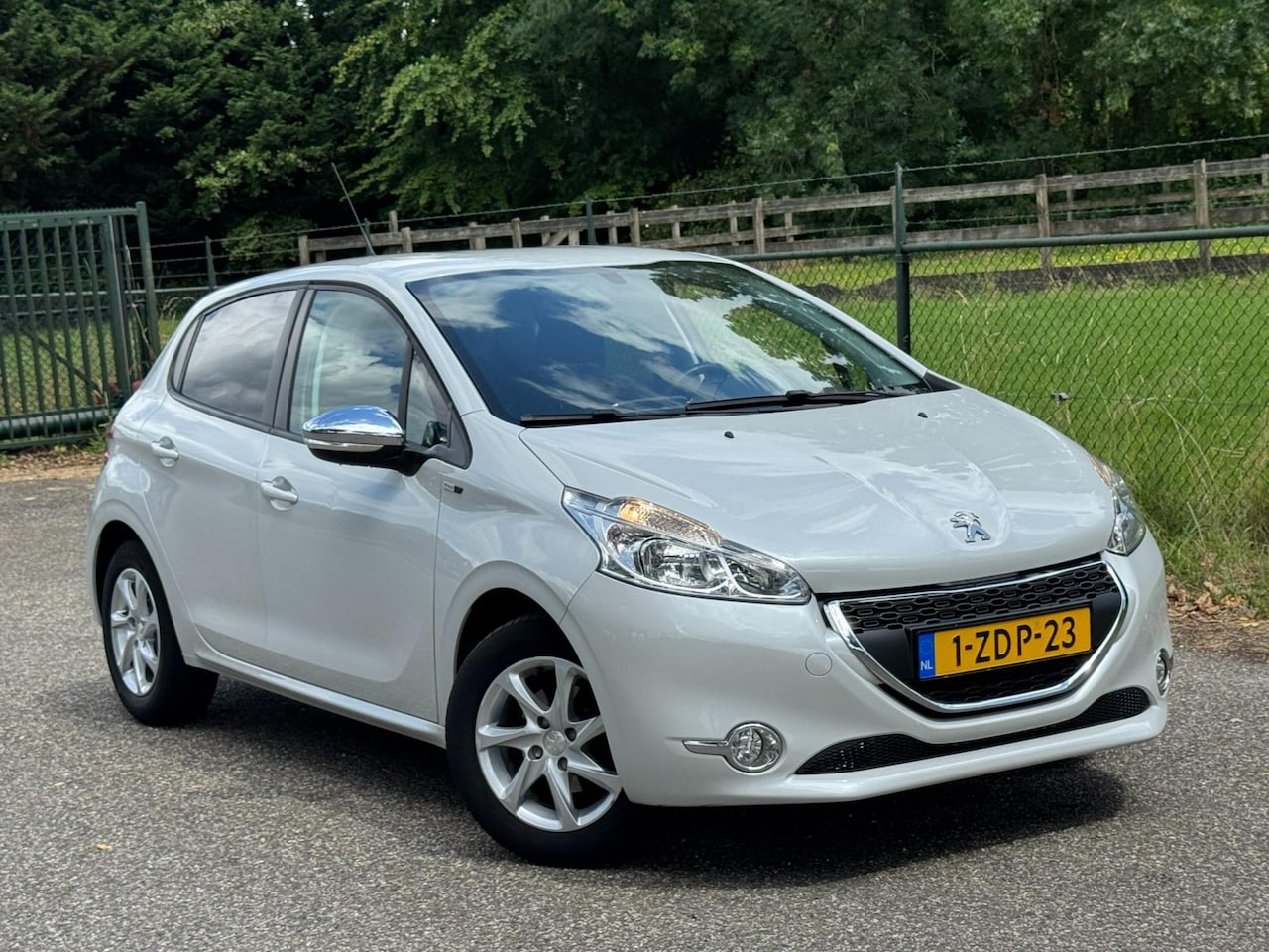 Peugeot 208 - 1.2 VTi Style /Navi/Airco/5-Deurs/ - AutoWereld.nl