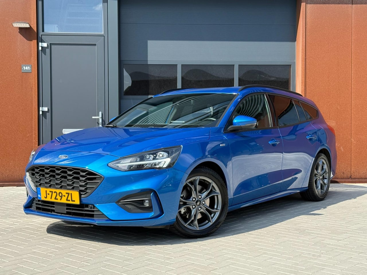 Ford Focus Wagon - 1.0 EcoBoost Titanium Business | ST-Line | Veel opties | NAP | Navi | Camera | Stoelverwar - AutoWereld.nl