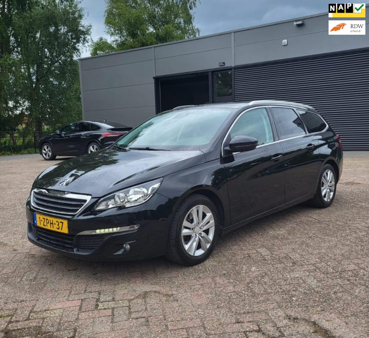 Peugeot 308 SW - 1.2 e-THP Blue, Clima, CruisC, Pano, Carplay! - AutoWereld.nl