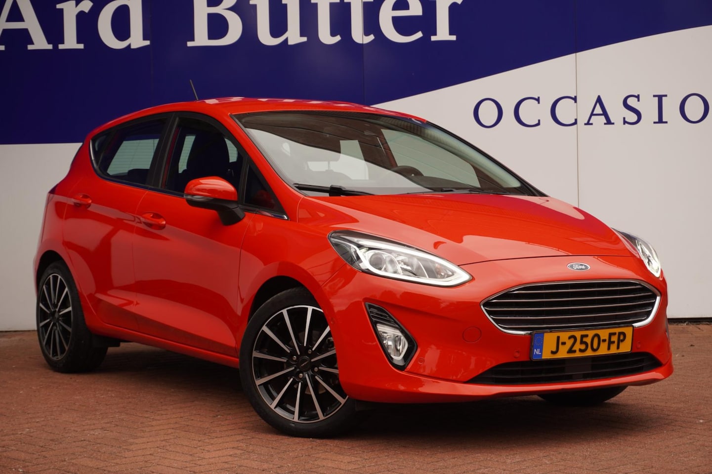 Ford Fiesta - 1.0 EcoBoost Titanium+apple-carplay-navigatie+camera+ecc+ 2 stes sportvelgen = AUTOMAAT 80 - AutoWereld.nl