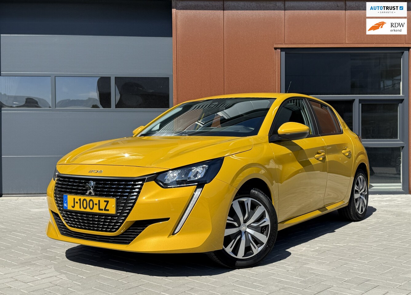 Peugeot 208 - 1.2 PureTech Active | CarPlay | NAP | Airco | Cruise | Navi | BTW - AutoWereld.nl