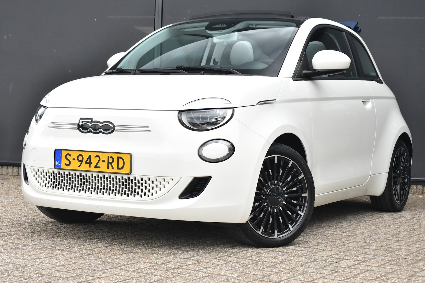Fiat 500 C - Icon 42 kWh | Apple Carplay/Android Auto|telefoonintegratie premium | Brake Assist System - AutoWereld.nl