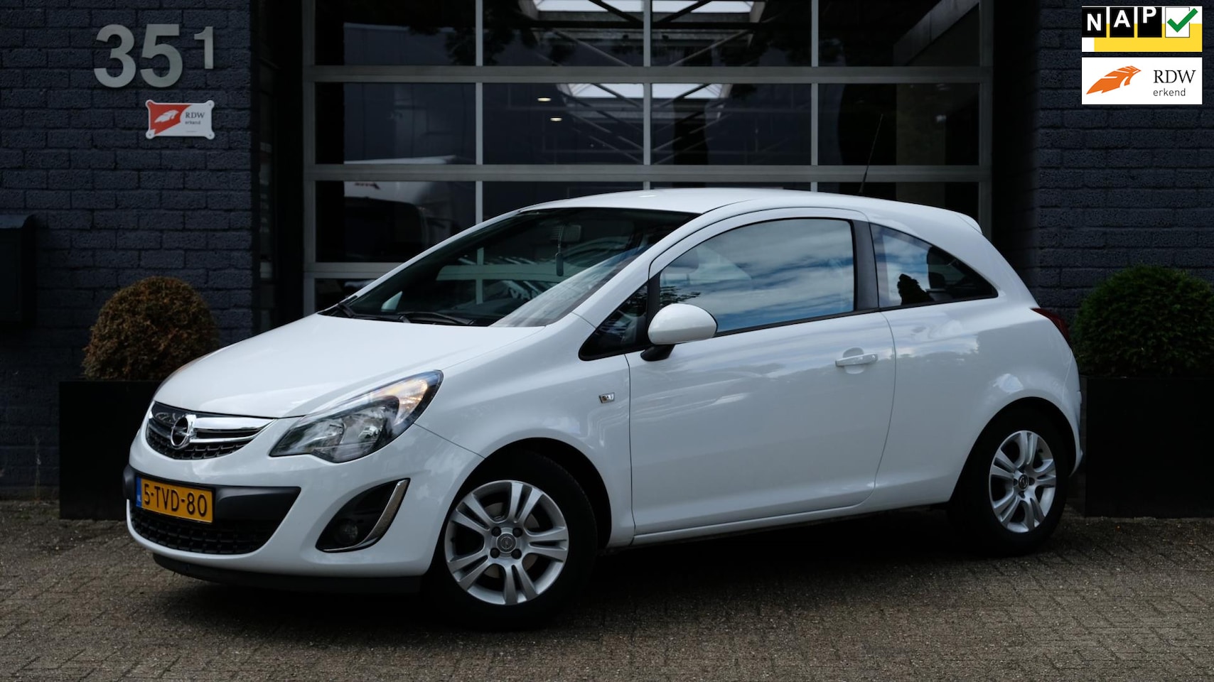 Opel Corsa - 1.3 CDTi EcoFlex S/S Business+ 95PK Cruise Navi - AutoWereld.nl