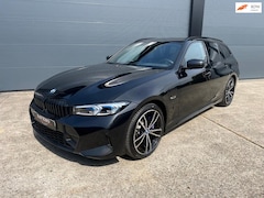 BMW 3-serie Touring - 330e M Pakket / Head-up / Panoramadak / Memory stoelen / LED