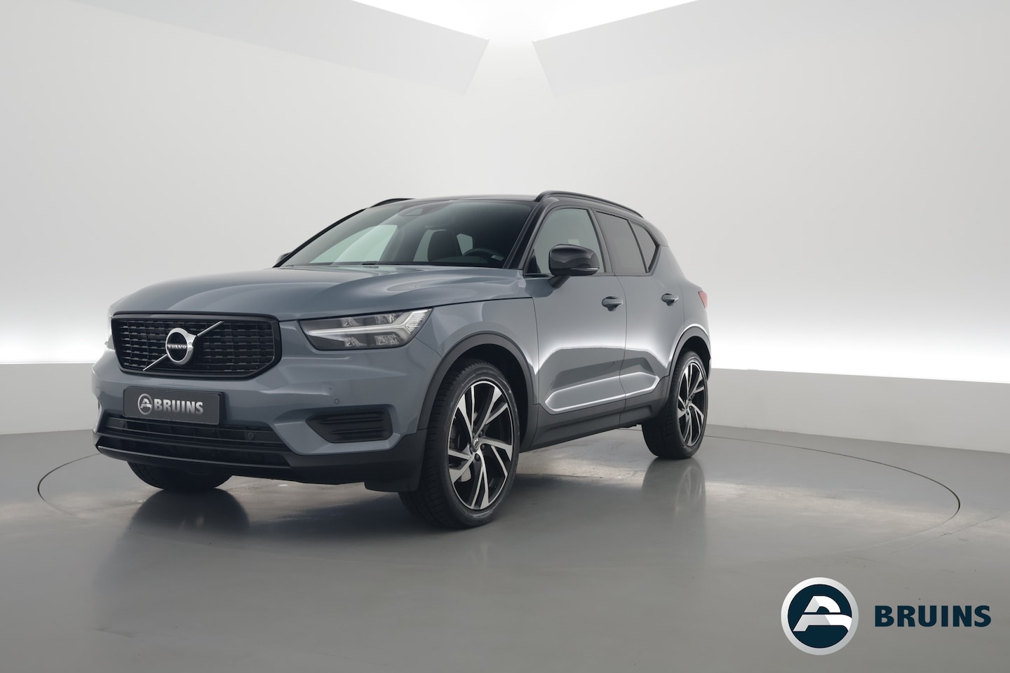 Volvo XC40 - 2.0 B4 R-Design Camera | Stoel + stuurverwarming | 20 inch | H&K Audio | - AutoWereld.nl