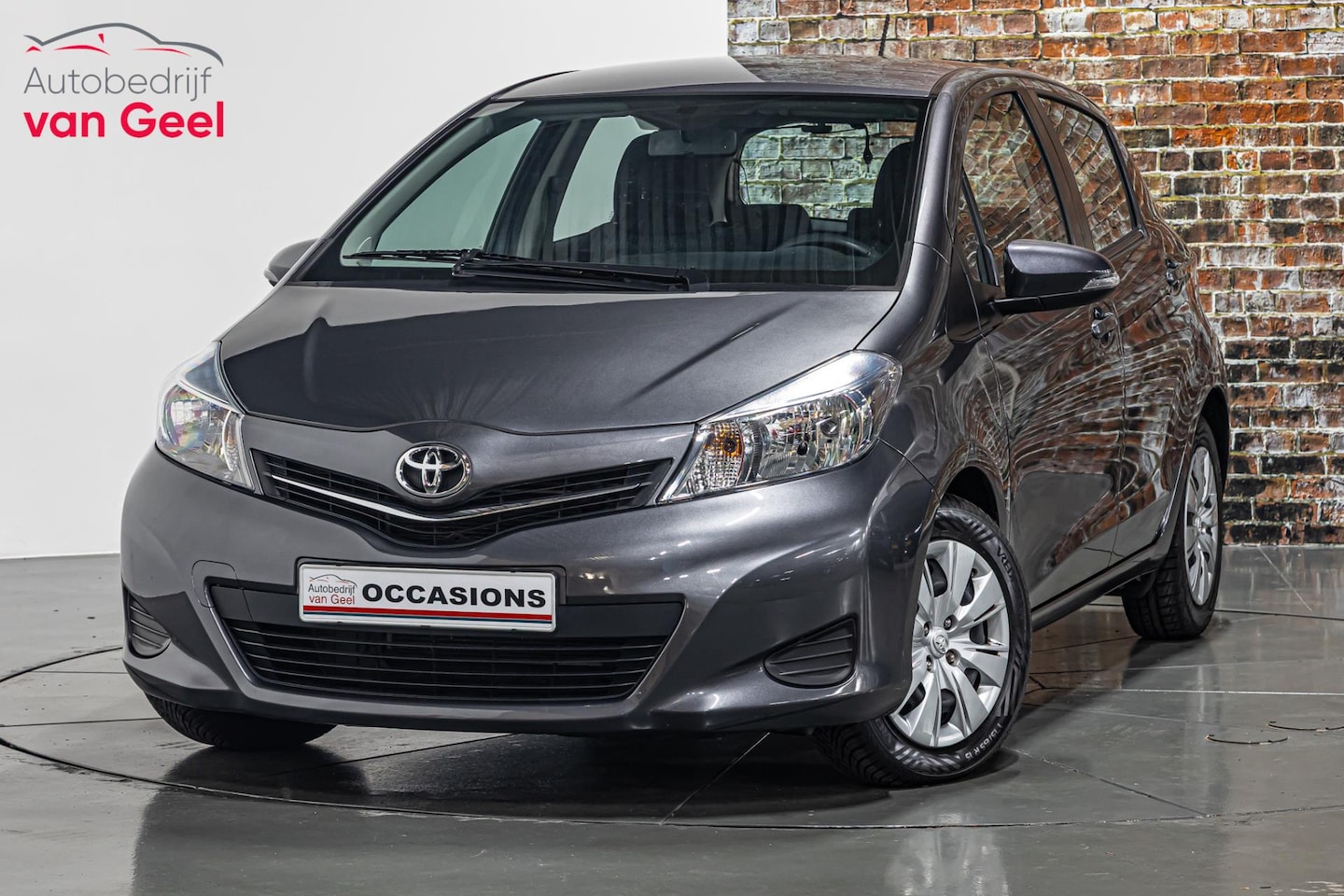 Toyota Yaris - 1.3 VVT-i Aspiration I Automaat I Weinig kilometers I Achteruitrij camera - AutoWereld.nl