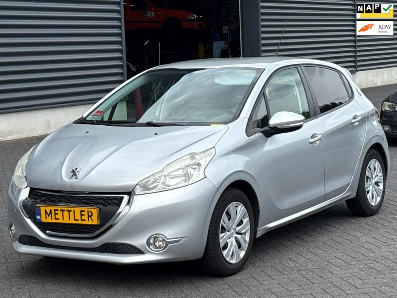 Peugeot 208 - 1.2 Vti Active 1.2 VTi Active, PDC , Navi , Airco - AutoWereld.nl