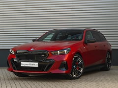 BMW i5 Touring - M60 xDrive - Onderstel Prof - Pano - Carbon In+Exterieur - Bowers & Wilkins