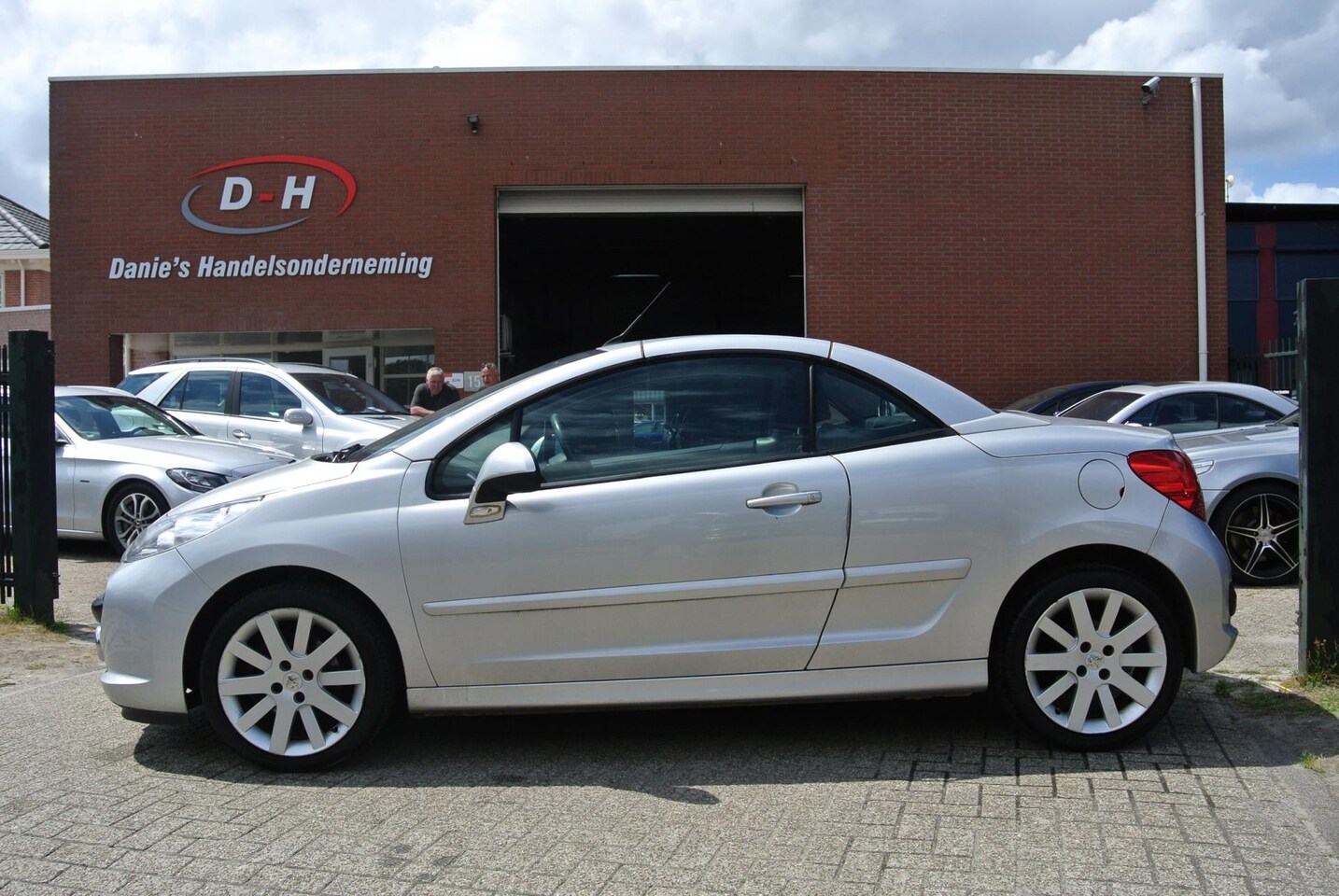 Peugeot 207 CC - 1.6 VTi airco apk 11-12-2025 inruil mogelijk - AutoWereld.nl
