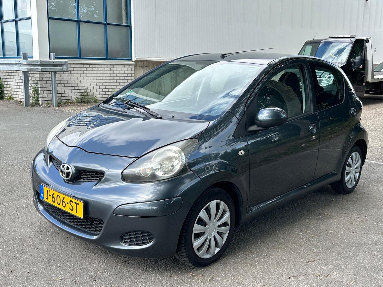 Toyota Aygo - 1.0-12V 5drs! Airco! 96.000km! Bj 12-2010! - AutoWereld.nl