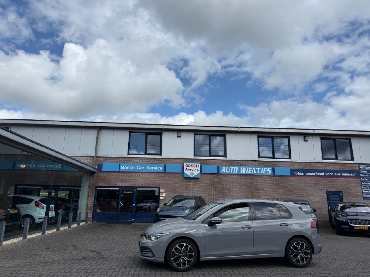 Volkswagen Golf - 1.0 TSI | Life Business 5-Drs | Airco-Ecc | Navi | Virtual - AutoWereld.nl