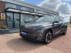 Hyundai Kona Electric - Comfort Smart 65.4 kWh | Warmtepomp | Trekhaak | Stoel + stuur verwarm