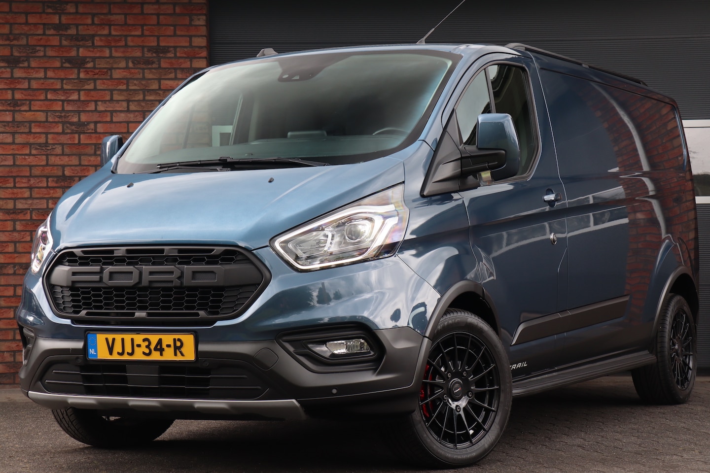 Ford Transit Custom - 300 2.0 TDCI L2H1 Limited 300 2.0 TDCI L2H1 Limited, Trail - AutoWereld.nl