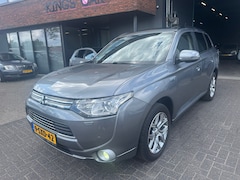 Mitsubishi Outlander - 2.0 PHEV Instyle+ ACC LEDER TREKHAAK SCHUIFDAK TV SCHERMEN VOL