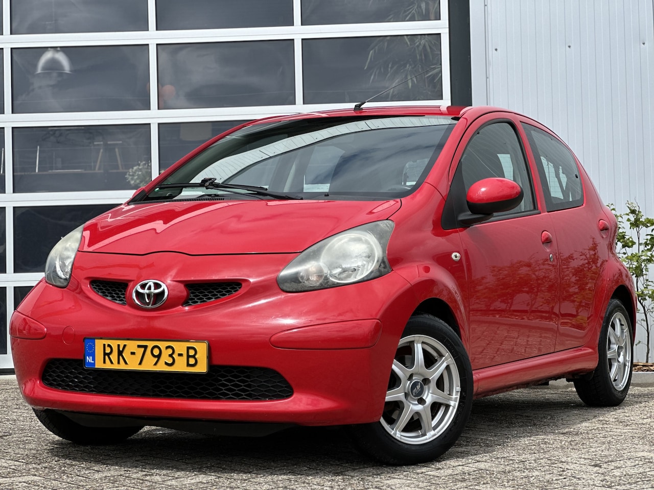 Toyota Aygo - 1.0-12V + 68pk | 5-deurs | Elektrische ramen voor | Radio cd speler | Stuurbekrachtiging | - AutoWereld.nl