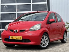 Toyota Aygo - 1.0-12V + 68pk | 5-deurs | Elektrische ramen voor | Radio cd speler | Stuurbekrachtiging |