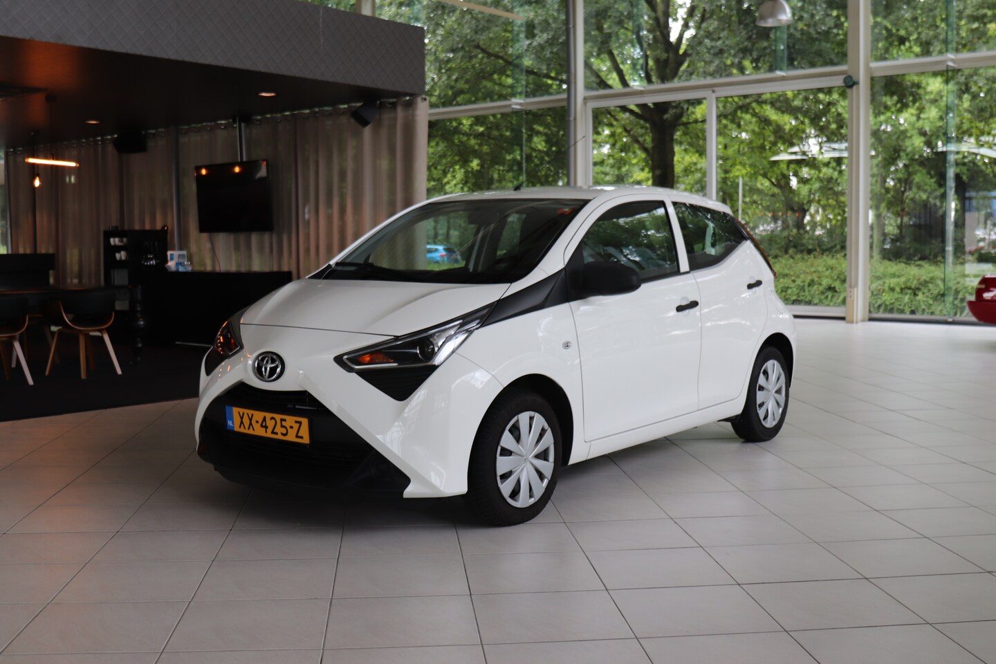 Toyota Aygo - 1.0 VVT-i x-fun | Smetteloos | 4 jaar garantie | dealer onderhouden - AutoWereld.nl