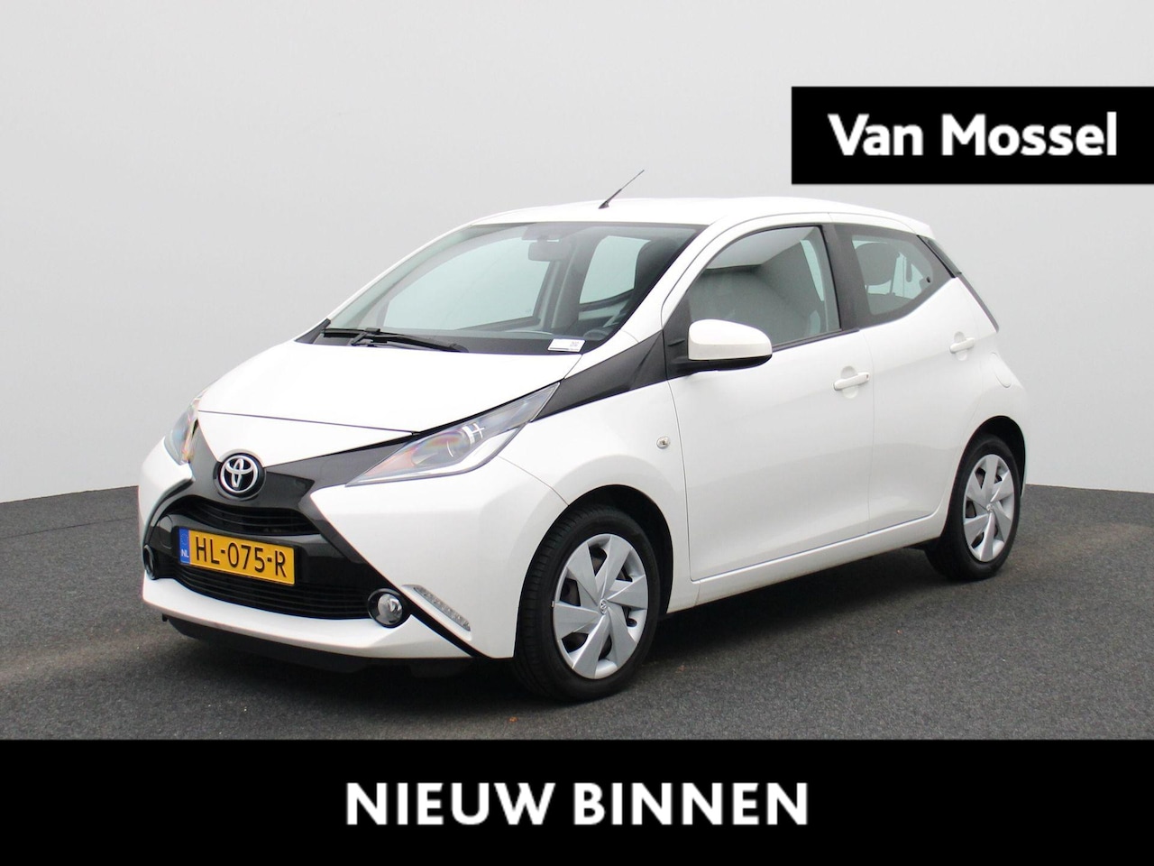 Toyota Aygo - 1.0 VVT-i x-play | Airconditioning | Achteruitrijcamera | - AutoWereld.nl
