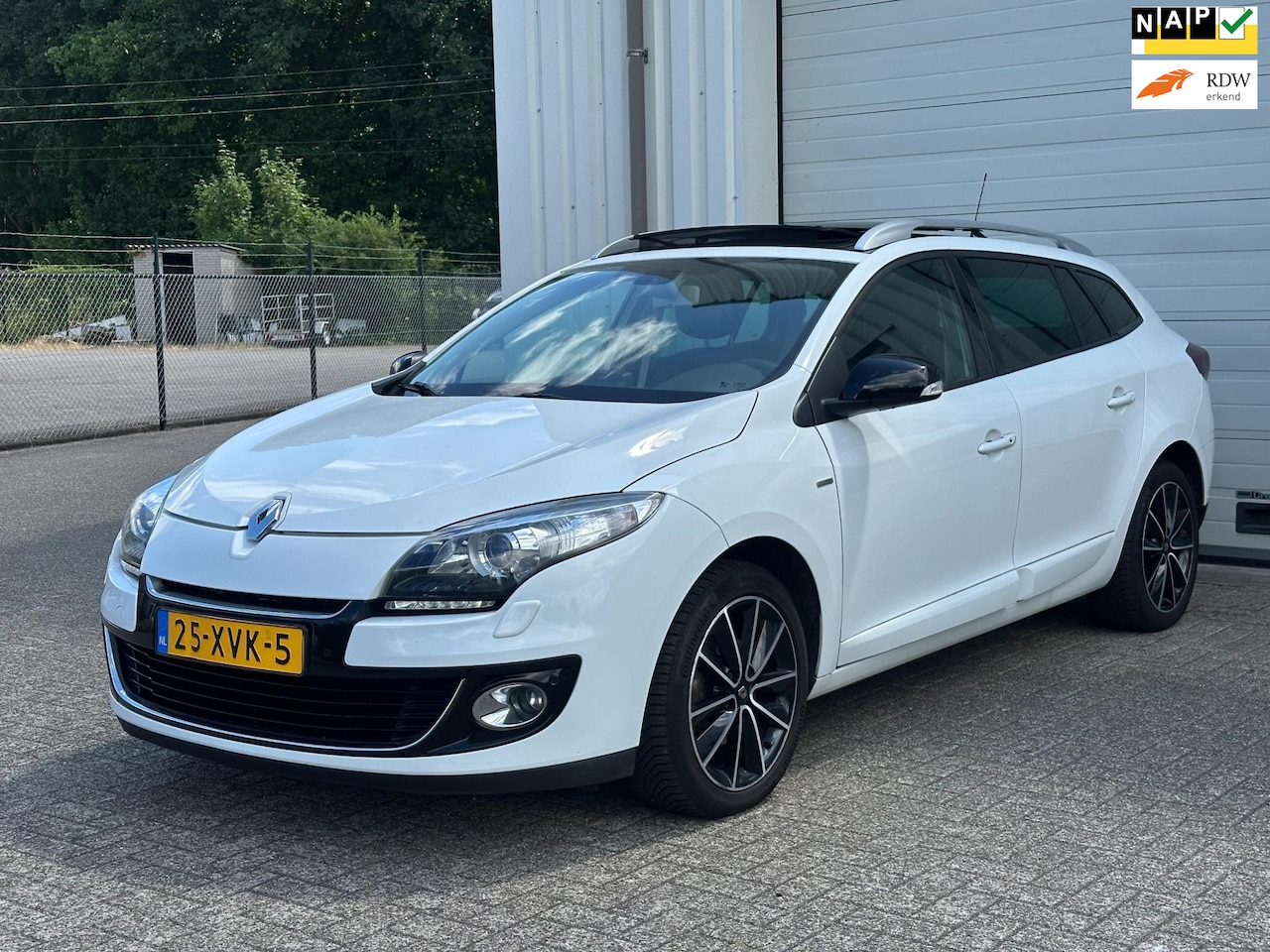 Renault Mégane Estate - 1.5 dCi Bose 1.5 dCi Bose, Xenon, Panodak, Leder, St Verwarming ! - AutoWereld.nl