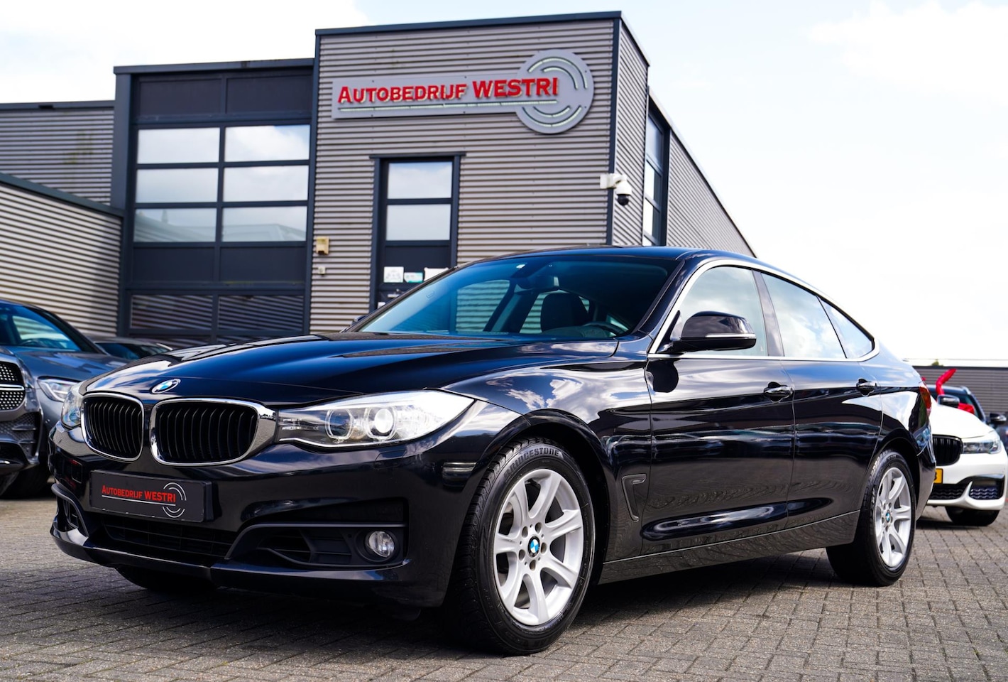 BMW 3-serie Gran Turismo - 320i High Executive | Xenon / LED | 100% onderhouden | Luxe leder | Climatronic | PDC - AutoWereld.nl
