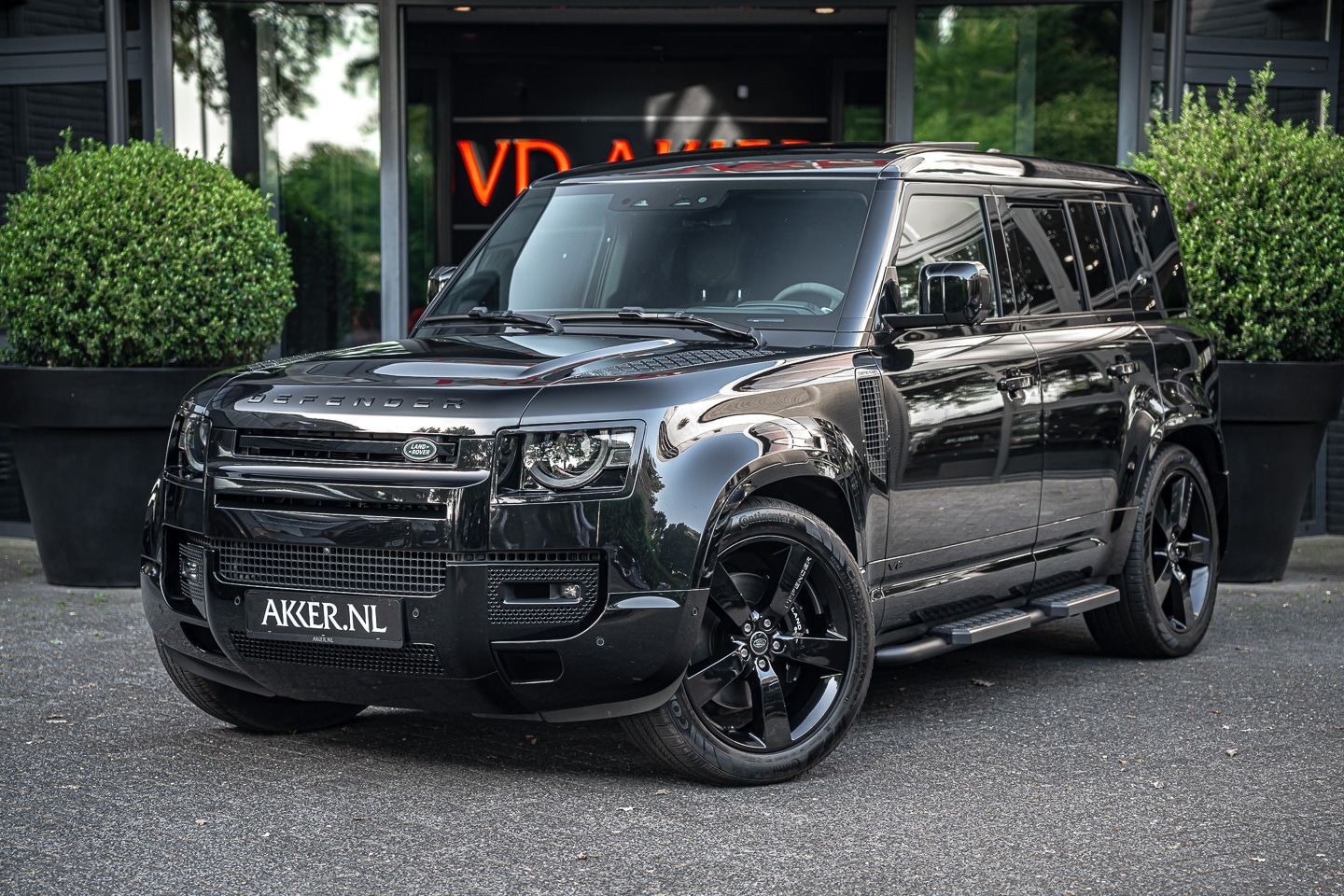 Land Rover Defender 110 - LANDROVER P525 Supercharged 525pk Head-up | Stoelkoeling | ACC | 360° Cam. - AutoWereld.nl