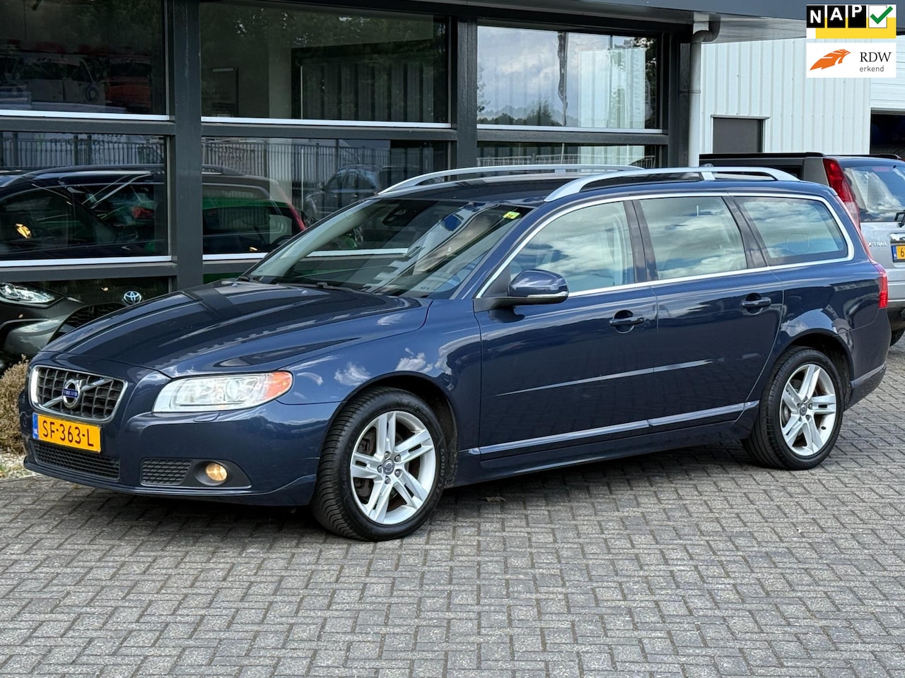Volvo V70 - 2.0 D3 Summum Airco Navi Trekhaak !! - AutoWereld.nl
