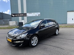 Peugeot 308 SW - 1.6 BlueHDI Blue Lease Executive 6-Bak 120 PK. Mooie en als nieuw rijdende auto van de eer