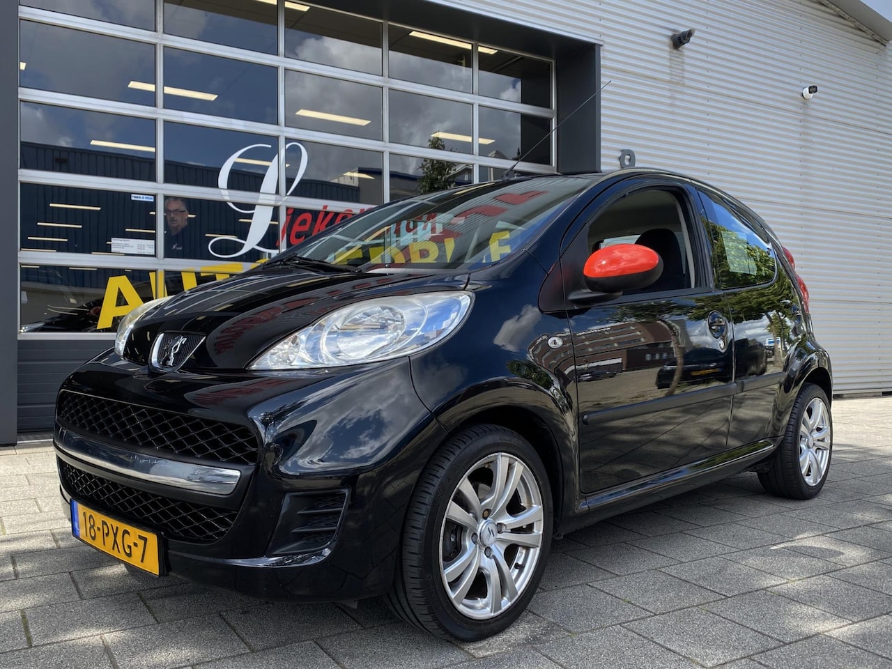 Peugeot 107 - 1.0-12V Millesim 200 - 5Drs Navigatie / Apple CarPlay I Airco I Sport velgen I Comfort pak - AutoWereld.nl