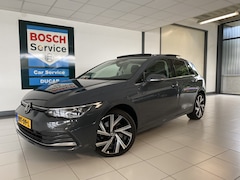 Volkswagen Golf - 1.4 eHybrid Style Panorama dak / Camera / Apple Carplay android / Trekhaak