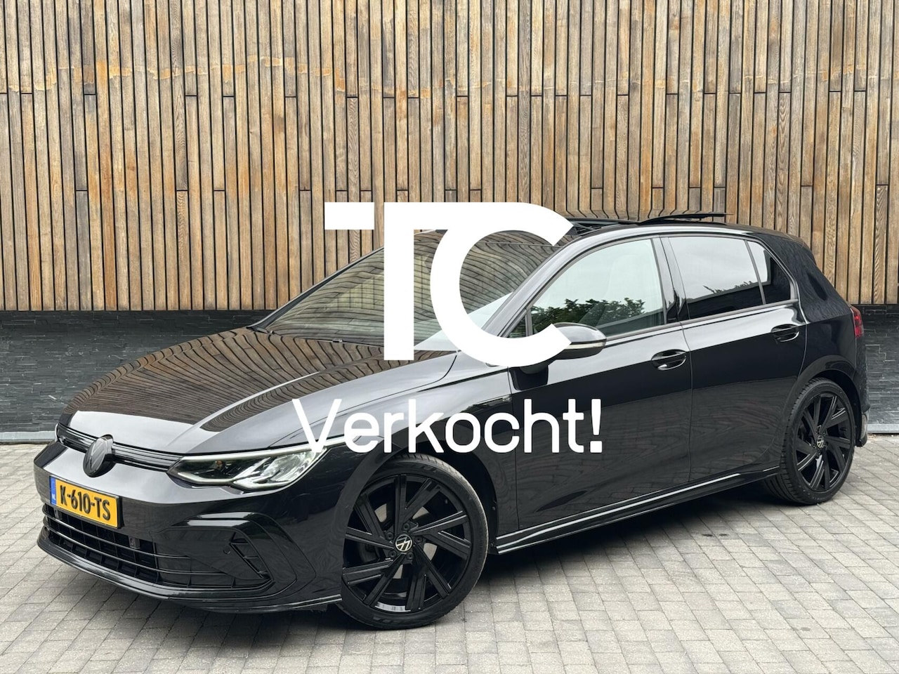 Volkswagen Golf - 1.5 eTSI R-Line Automaat | Panoramadak | LED | Black Style | Harman/Kardon HiFi | Achterui - AutoWereld.nl