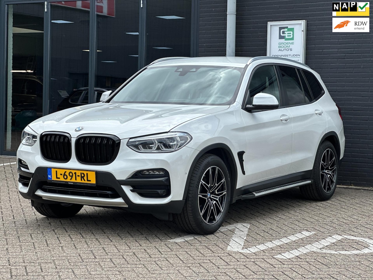 BMW X3 - XDrive20i High Executive/M-PAKKET/CAMERA/NAVI/LEDER/NETTE STAAT!! - AutoWereld.nl
