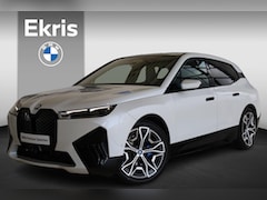 BMW iX - xDrive40 | Sportpakket | 22" | Trekhaak | Panoramadak Sky Lounge | Softclose | Active Crui