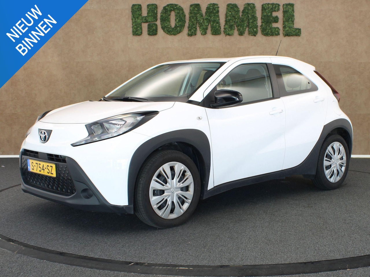Toyota Aygo X - 1.0 VVT-i MT Play - ORIGINEEL NEDERLANDSE AUTO - AIRCO - ADAPTIEVE CRUISE CONTROL - ACHTER - AutoWereld.nl