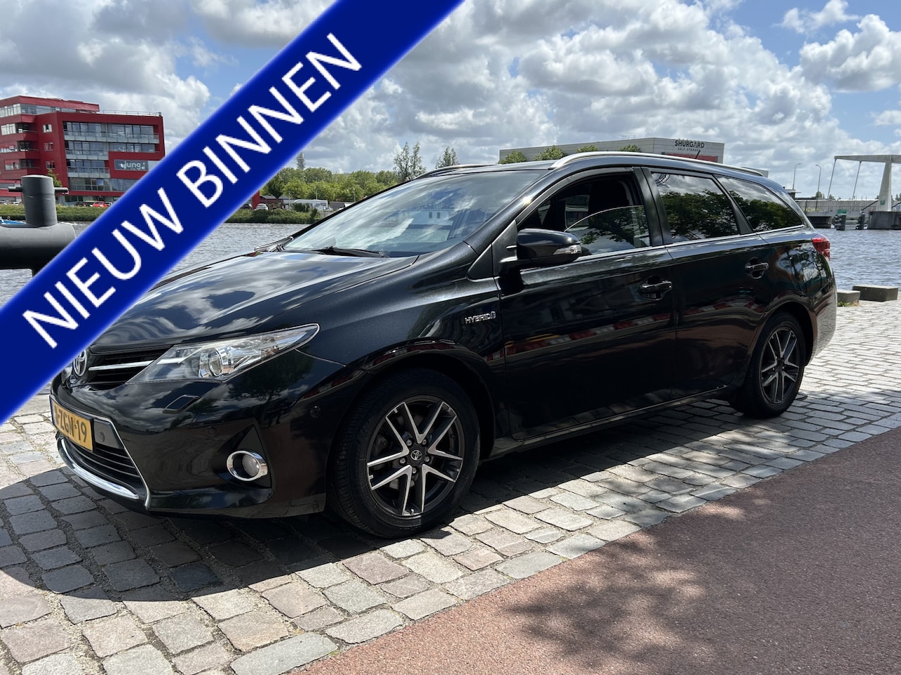 Toyota Auris Touring Sports - 1.8 Hybrid Lease navi/camera panodak airco/ecc - AutoWereld.nl