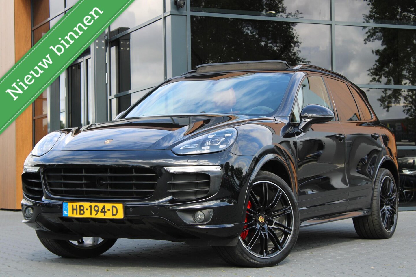 Porsche Cayenne - 3.0 S E-Hybrid | Luchtvering | Pano | Sportchrono - AutoWereld.nl