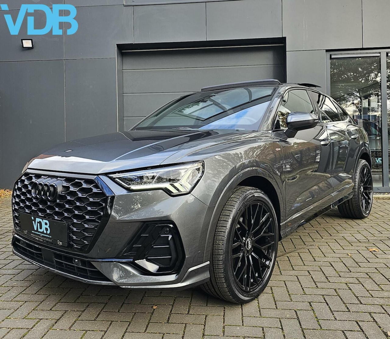 Audi Q3 Sportback - 35 TFSI S-Line BLACK EDITION PANO - AutoWereld.nl