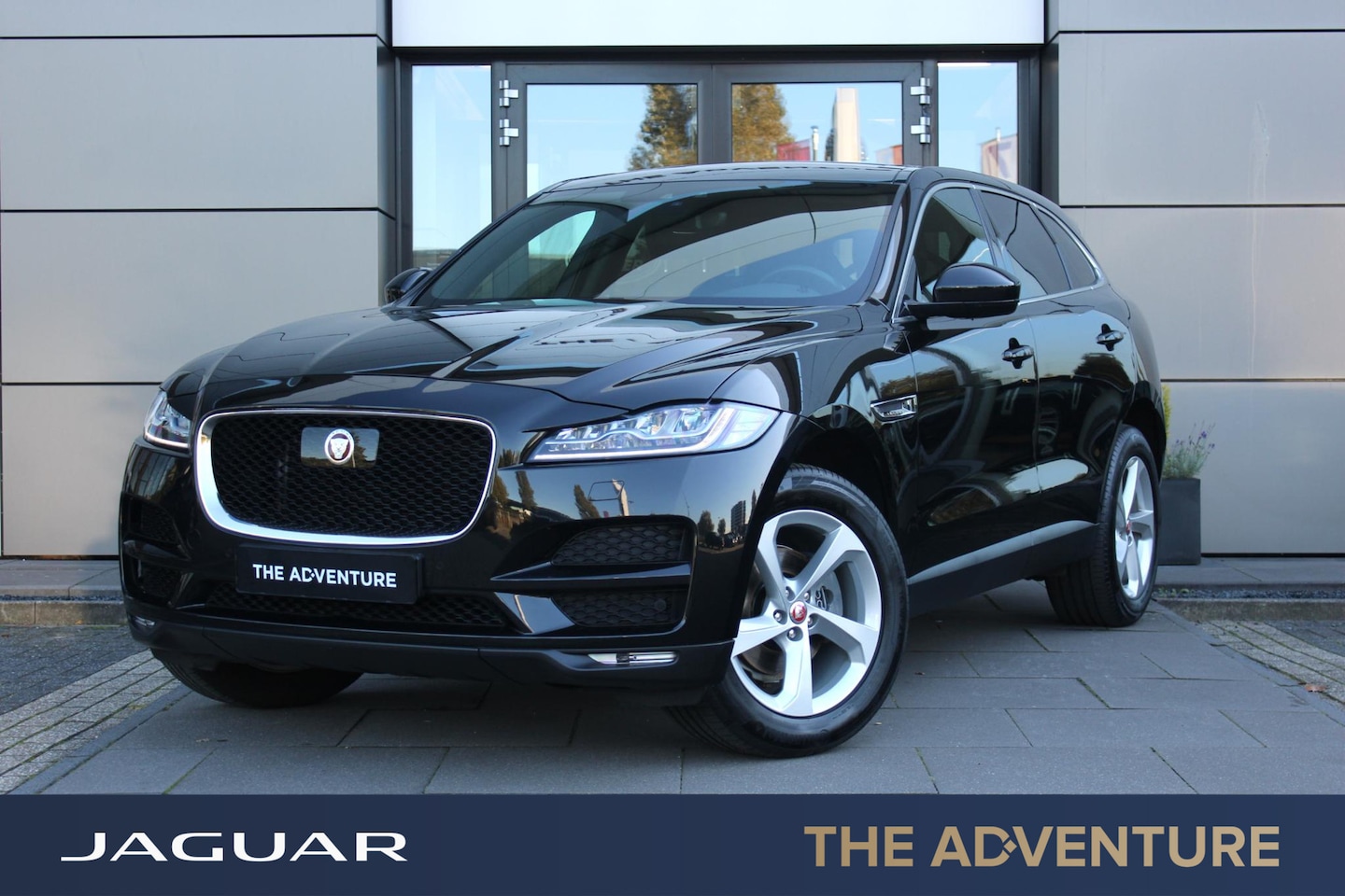 Jaguar F-Pace - 2.0t AWD Premium Edition | Pano | Carplay | Trekhaak - AutoWereld.nl